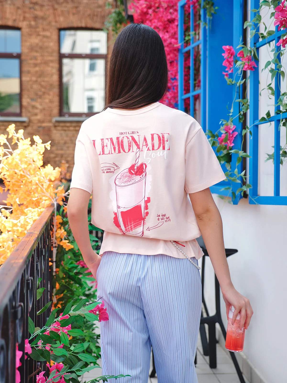 Футболка женская розовая с принтом "lemonade" Mark Formelle 24-32176П-0