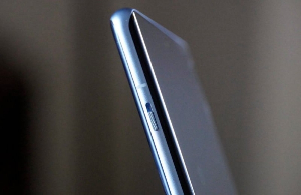 Обзор OnePlus 12R: мощного смартфона с лучшим дисплеем в истории компании