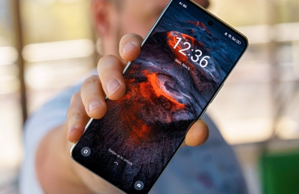Обзор Realme GT5 240W: флагманского смартфона с зарядкой батареи за 12 минут