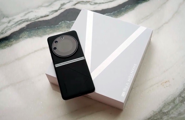 Обзор Tecno Phantom V Flip: первого раскладного смартфона с роскошной внешностью