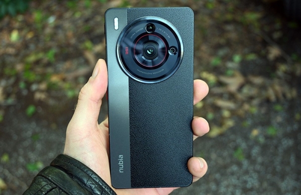 Обзор Nubia Z50S Pro: премиального смартфона с уникальным дизайном и оснащением