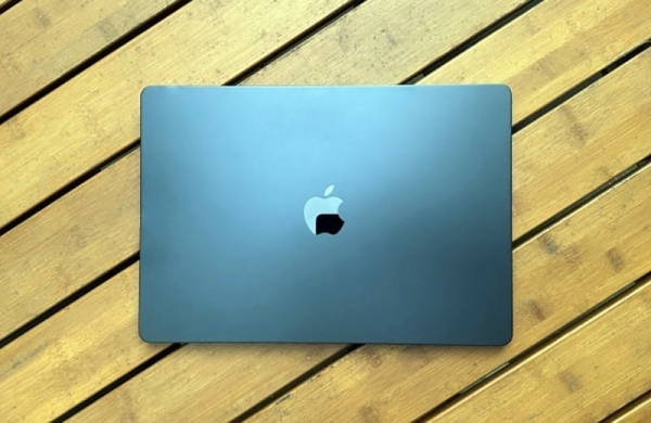 Обзор Apple MacBook Air 15 (2023): мощный ноутбук с большим экраном в лёгком корпусе