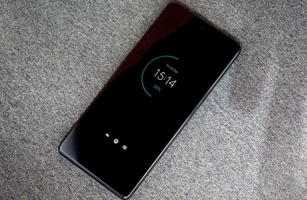 Обзор Motorola Edge 20: простой и надёжный Android-смартфон среднего класса