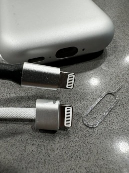 Lightning на стероидах? Журналист вскрыл тайну батареи Vision Pro