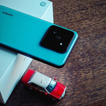 Лимитки Xiaomi 14 под Xiaomi Car SU7 на крупной подборке фото и видео