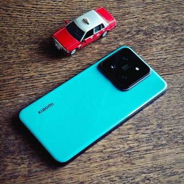 Лимитки Xiaomi 14 под Xiaomi Car SU7 на крупной подборке фото и видео