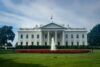 США устанавливают правила использования ИИ в госучреждениях