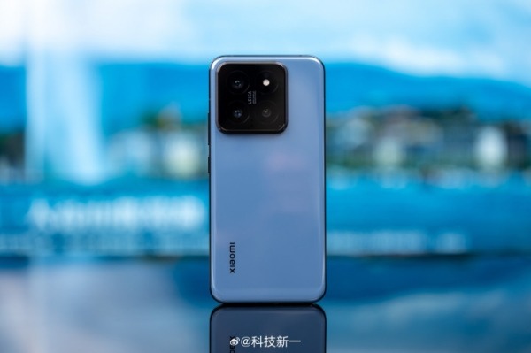 Лимитки Xiaomi 14 под Xiaomi Car SU7 на крупной подборке фото и видео