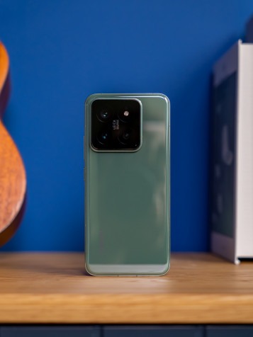 Лимитки Xiaomi 14 под Xiaomi Car SU7 на крупной подборке фото и видео
