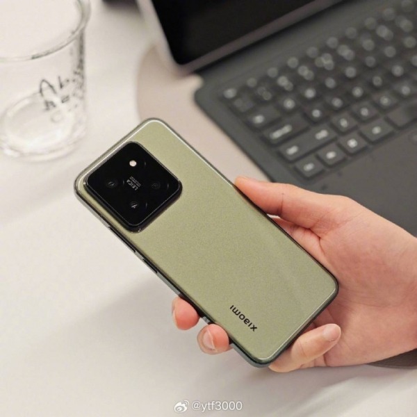 Лимитки Xiaomi 14 под Xiaomi Car SU7 на крупной подборке фото и видео