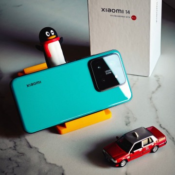 Лимитки Xiaomi 14 под Xiaomi Car SU7 на крупной подборке фото и видео