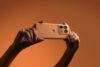 Motorola Edge 50 Ultra: POLED-дисплей на 144 Гц, чип Snapdragon 8s Gen 3, защита IP68, тройная камера на 50 МП, зарядка на 125 Вт и задняя крышка из дерева