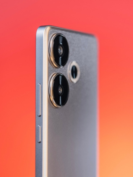 Redmi Turbo 3 во всех расцветках красуется на студийных фото