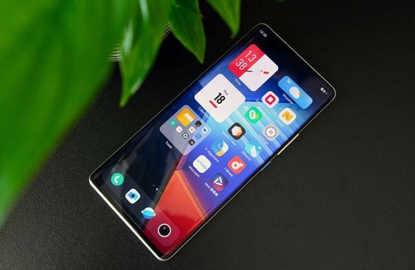 Обзор iQOO 10 Pro: мощный конкурент смартфонам Xiaomi с зарядкой 200 Вт