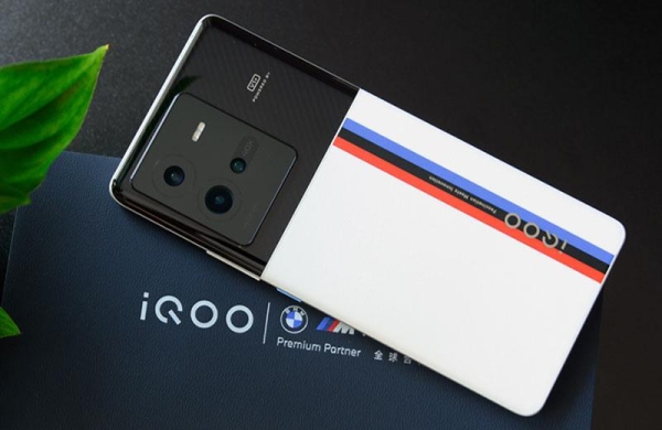 Обзор iQOO 10 Pro: мощный конкурент смартфонам Xiaomi с зарядкой 200 Вт