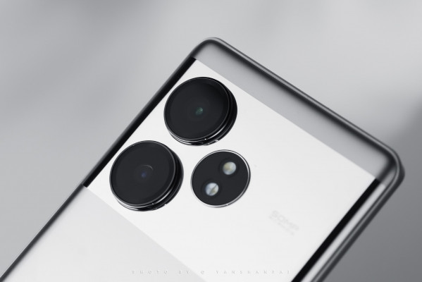 Realme GT Neo 6 SE во всей красе на подборке студийных фото