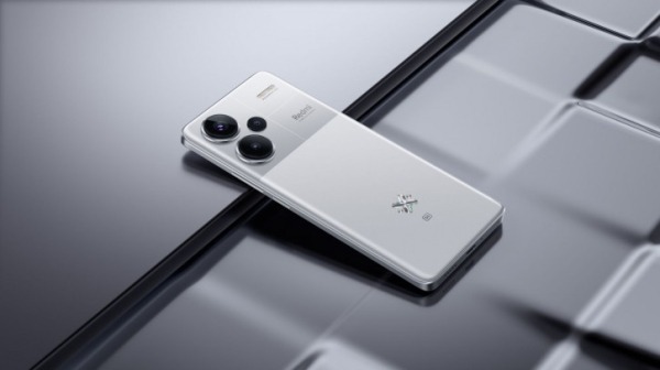 Redmi Note 13 Pro+ получил специздание с крышкой из металла. Или нет?