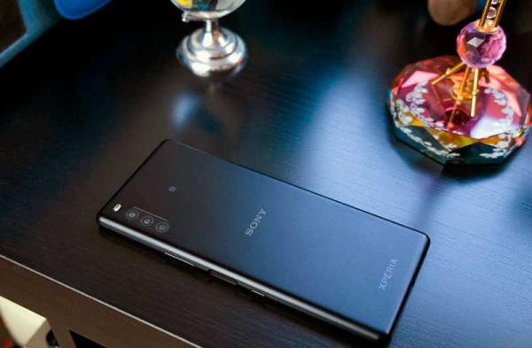 Обзор Sony Xperia L4: морально устаревшего смартфона