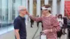 Генеральный директор Apple Тим Кук и ведущий The Tonight Show Джимми Фэллон обсудили iPhone 16 во время прогулки по Нью-Йорку (видео)