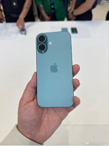 iPhone 16 и 16 Pro во всей красе на подборке живых фото