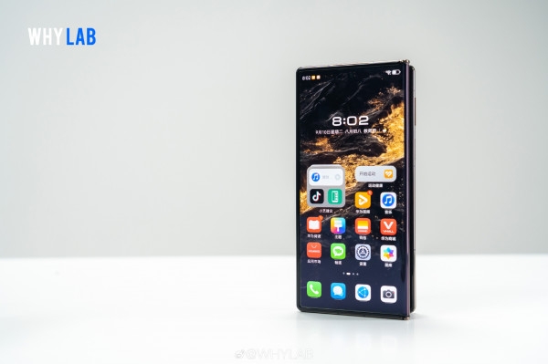 Huawei Mate XT красуется на студийных фото (+сравнение с Z Fold 6)