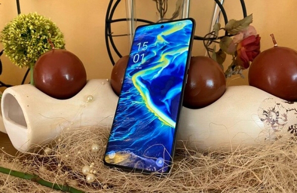 Обзор Oppo Reno10 5G: смартфона со стильной внешностью и множеством различий