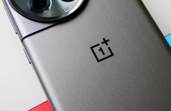 Обзор OnePlus 12R: мощного смартфона с лучшим дисплеем в истории компании