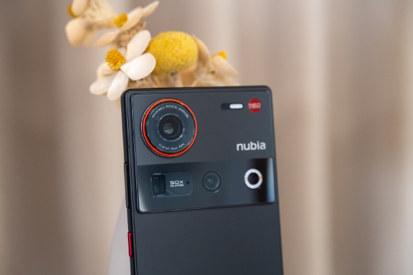 Nubia Z70 Ultra уже красуется во всех цветах на первых студийных фото