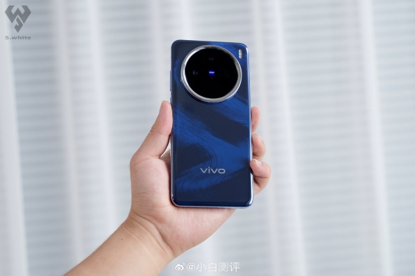 Vivo X200, X200 Pro и Pro mini во всей красе на подборке студийных фот