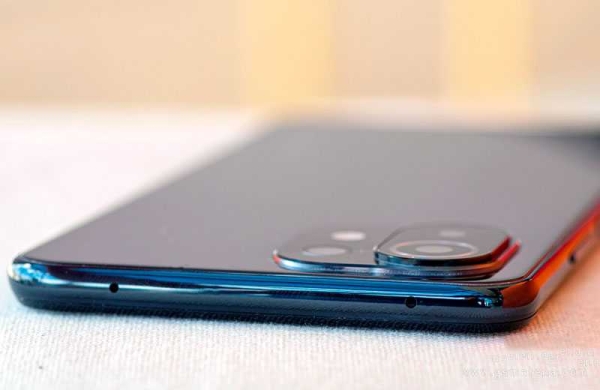 Обзор смартфона Xiaomi Mi 11 Lite: очень тонкий и красивый средний класс