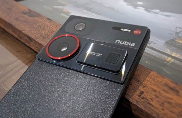 Обзор Nubia Z60 Ultra: флагманского смартфона с огромным экраном без вырезов