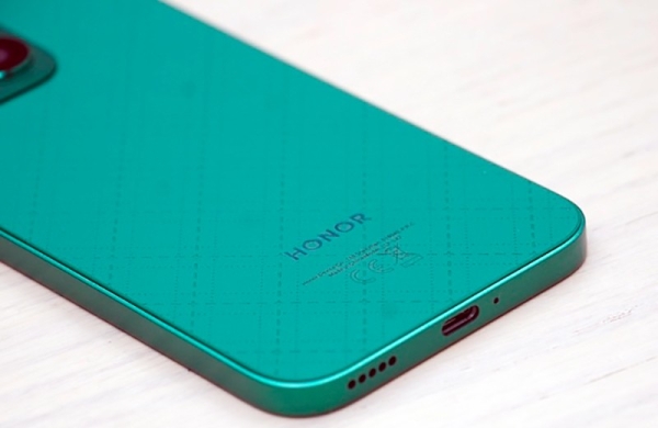Обзор HONOR X8b: смартфона с великолепным дизайном и экраном Dynamic Island