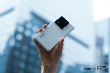 Realme GT7 Pro в двух цветах на подборке живых фото