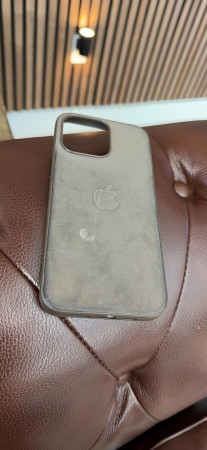 Чехлы Apple FineWoven подвергли массовой критике за быстрый износ