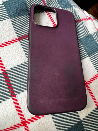 Чехлы Apple FineWoven подвергли массовой критике за быстрый износ