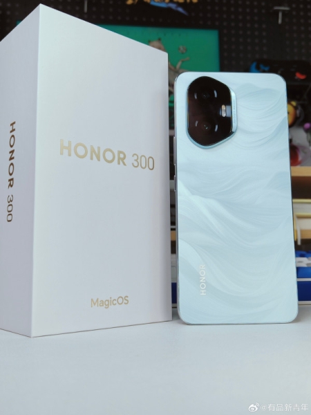 Honor 300 и 300 Pro показали на первых живых фото и постерах