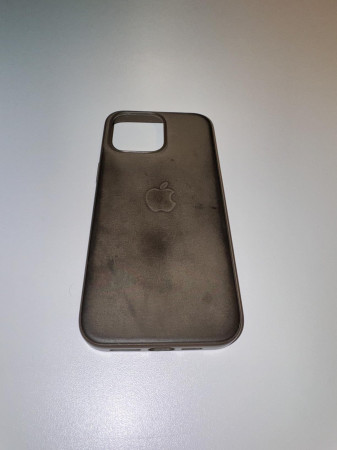 Чехлы Apple FineWoven подвергли массовой критике за быстрый износ
