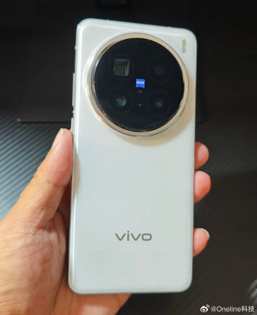 Vivo X200 Pro крупным планом на первых живых фото